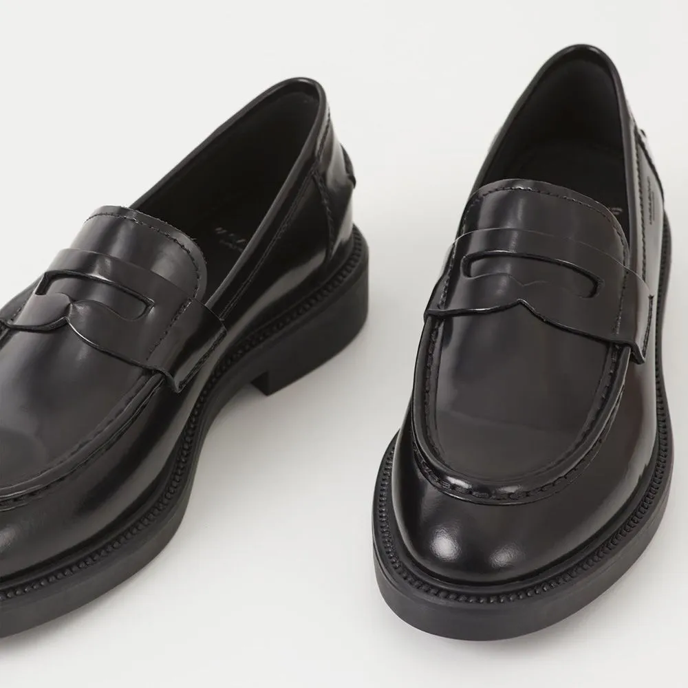 Vagabond Women's Alex W Loafer in Black Polished Leather