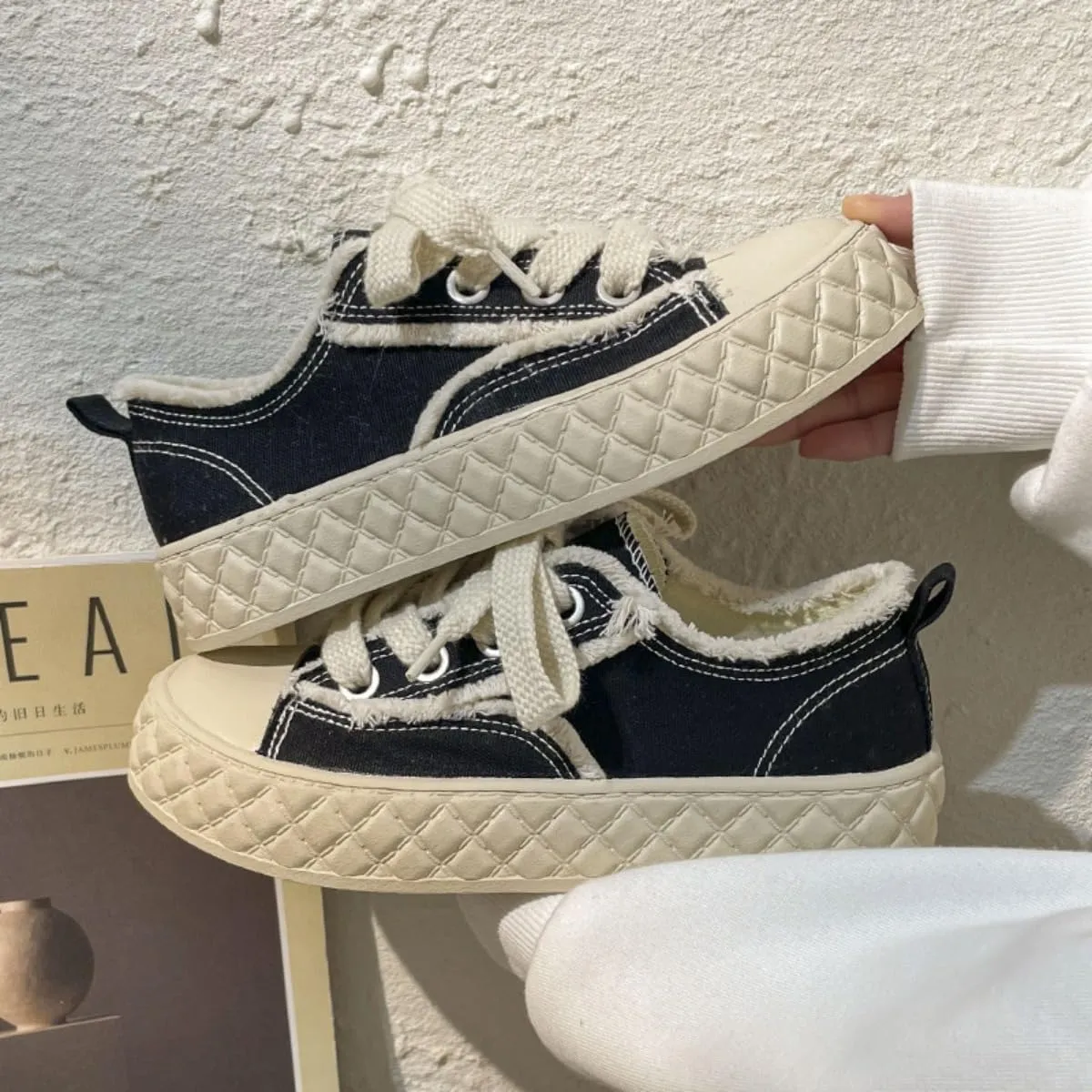 Y2K Canvas Sneakers for Women Breathable Flat Lace Up Round Toe Shoes for Walking Running Casual Wear Spring Summer Skating Versatile Design