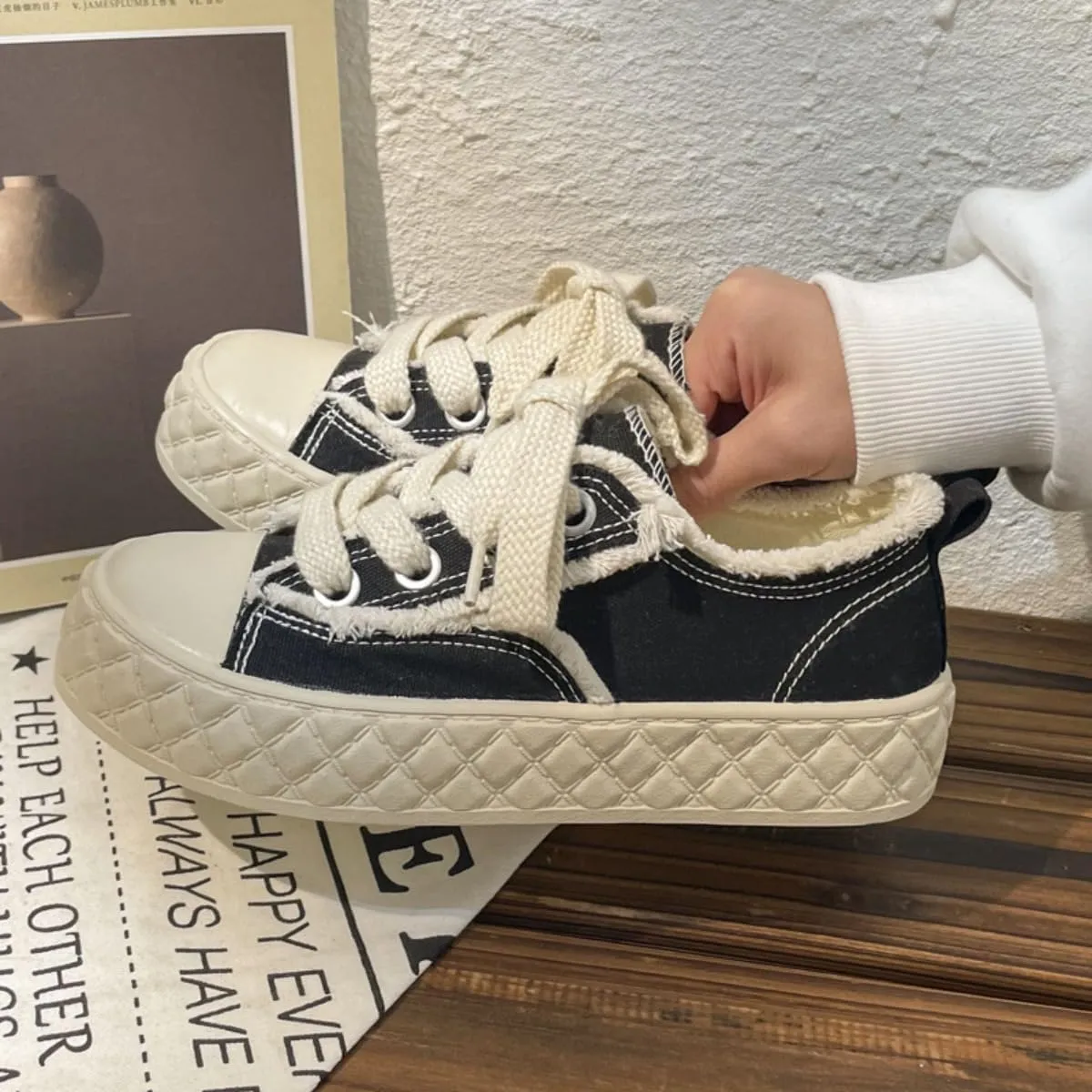 Y2K Canvas Sneakers for Women Breathable Flat Lace Up Round Toe Shoes for Walking Running Casual Wear Spring Summer Skating Versatile Design