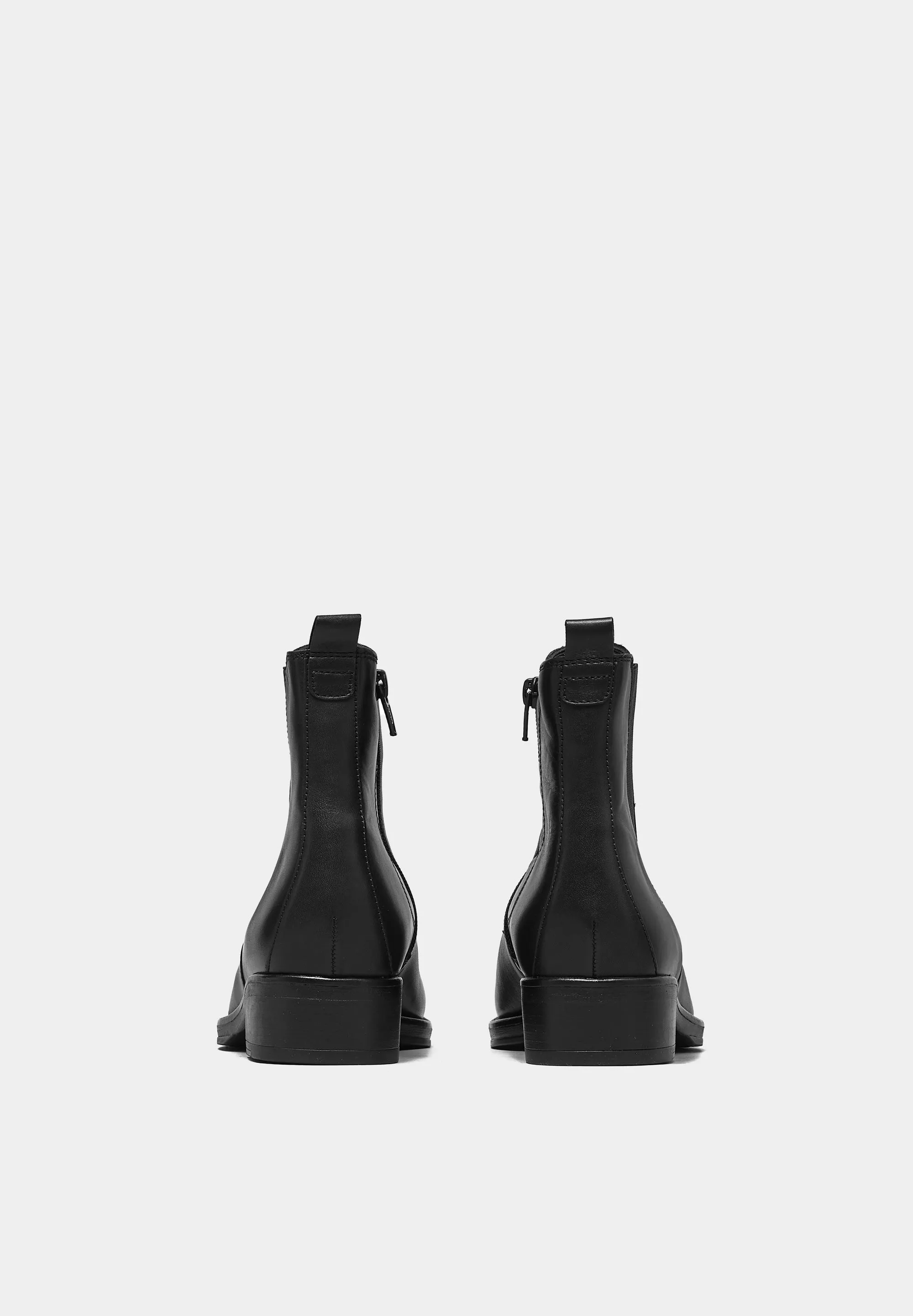 Zip up Chelsea Boots 31600 Black Leather