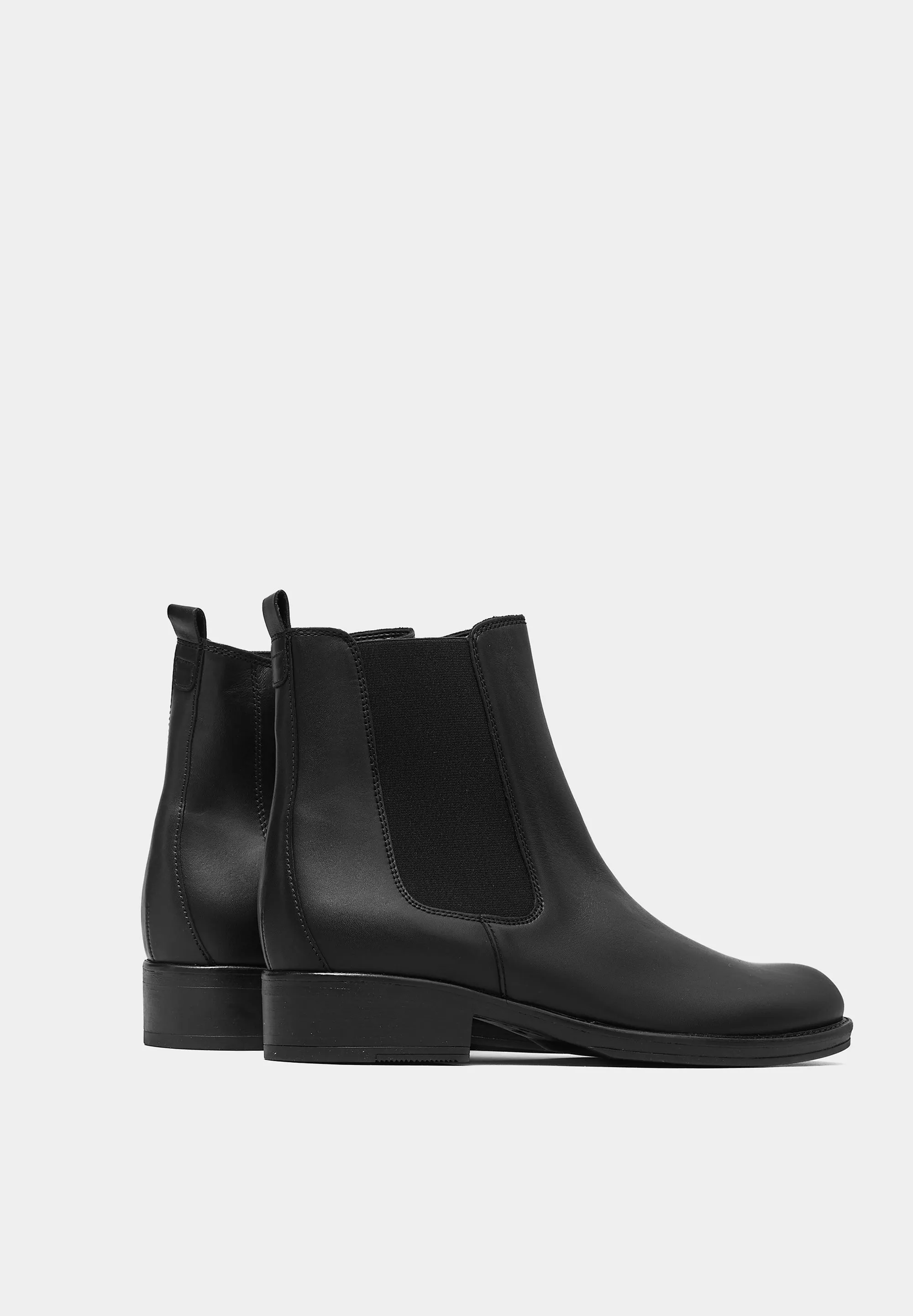 Zip up Chelsea Boots 31600 Black Leather